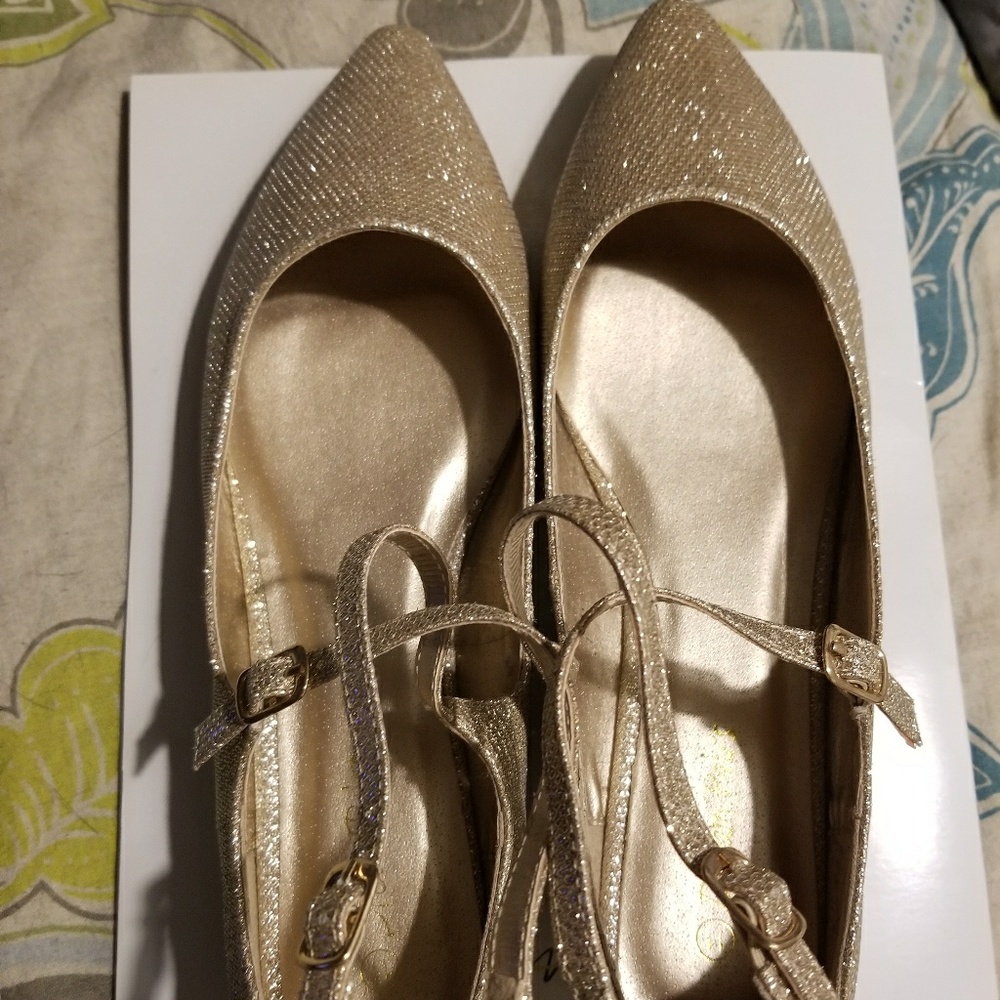 Sparkling gold flats